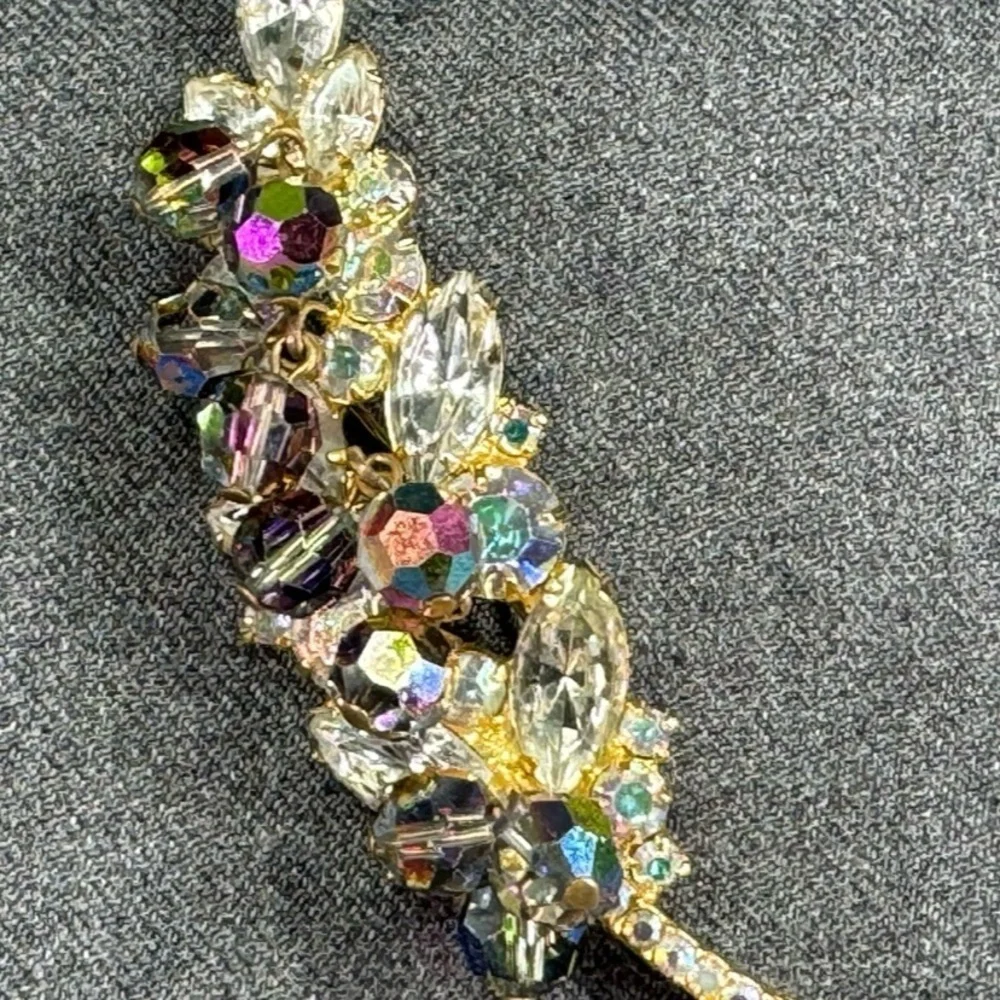 Vintage Juliana cha cha beads AB‎ crystals goldtone metal leaf pin brooch